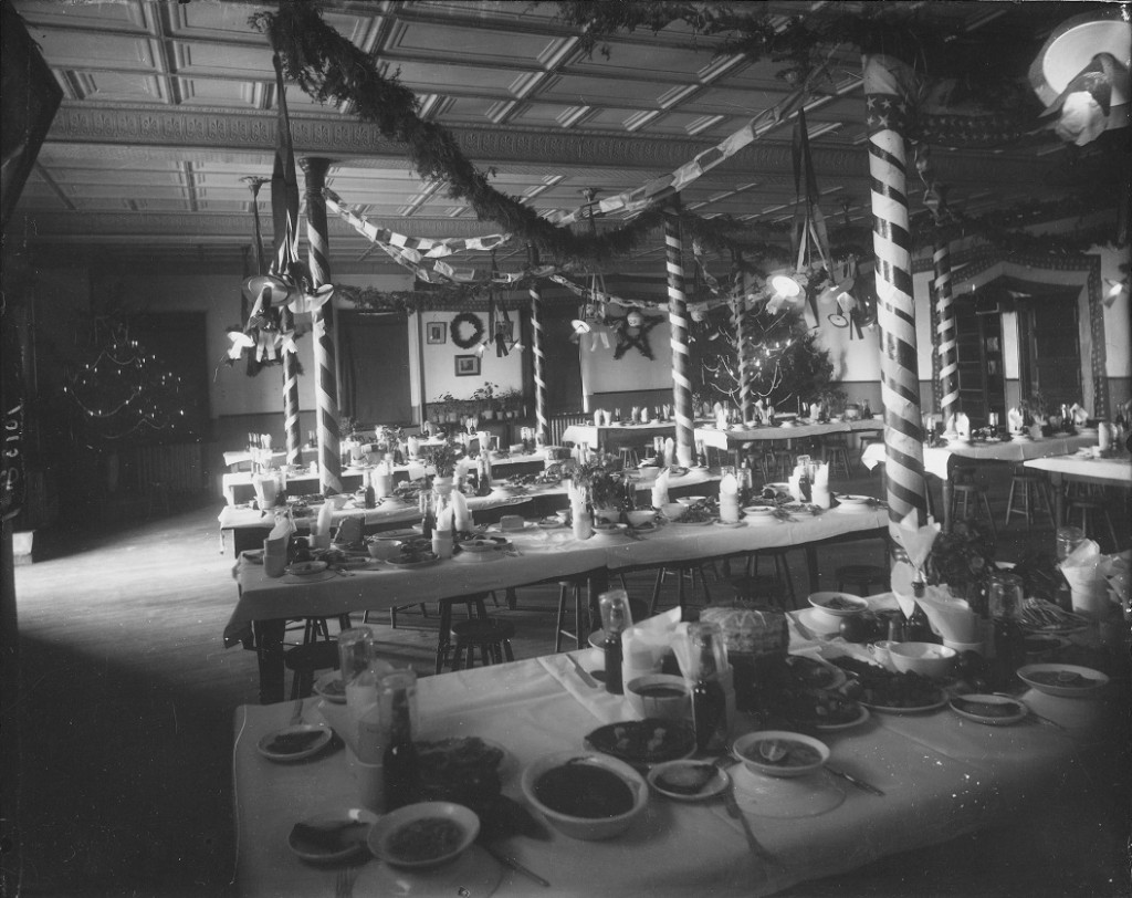 Photograph of 7th Battery dining hall set for Christmas Dinner, Fort Riley, Kansas, 1906 