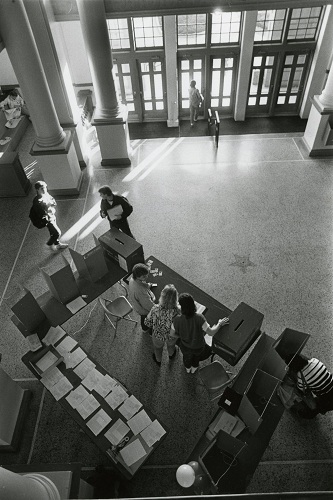 Photograph of Student Senate voting in Strong Hall, 1986-1987