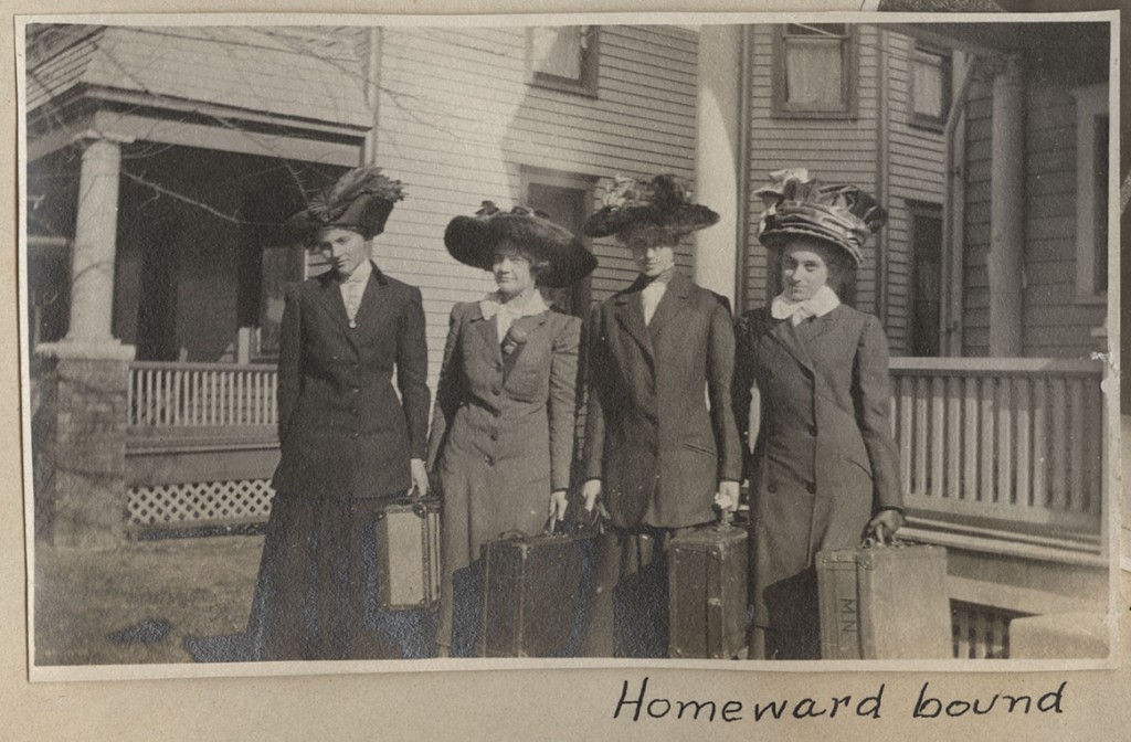 Photograph of Mayrea Noyes with friends, circa 1910