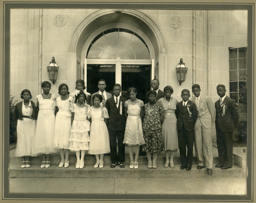 Photograph of the Monroe School eighth grade class, 1932