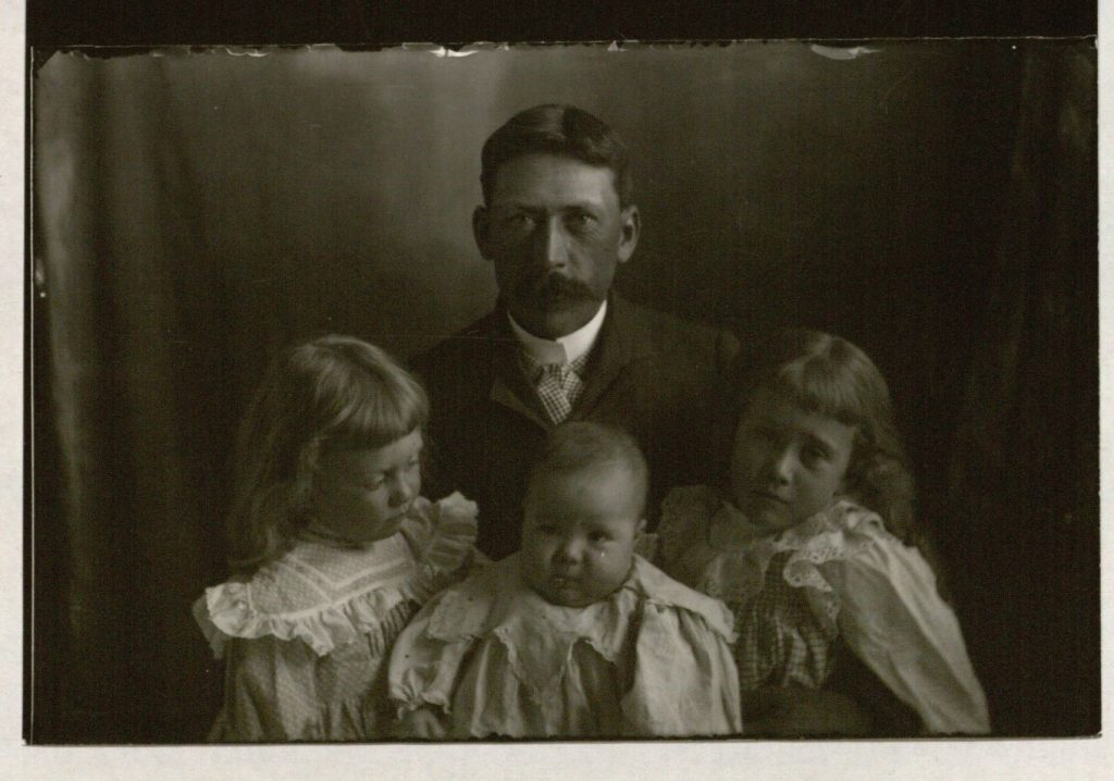 Photograph of Louie C. Walbridge with Louise, Caroline, and Margaret, undated