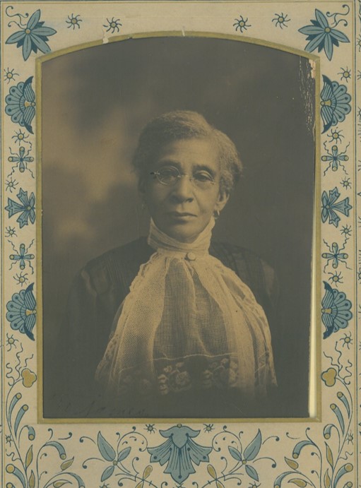 Photograph of an unknown woman