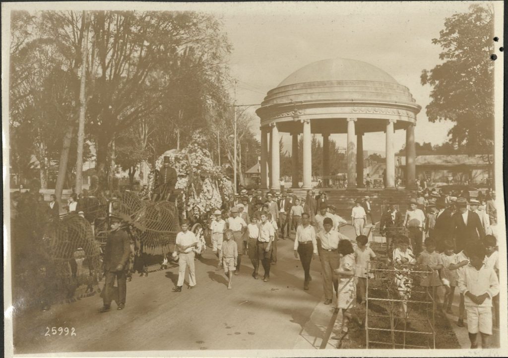 Image from Costa Rican photo album depicting a funeral in San Jose. Call number MS K35, Kenneth Spencer Research Library, University of Kansas Libraries.