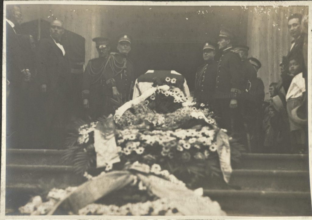 Image from Costa Rican photo album depicting a funeral in San Jose. Call number MS K35, Kenneth Spencer Research Library, University of Kansas Libraries.