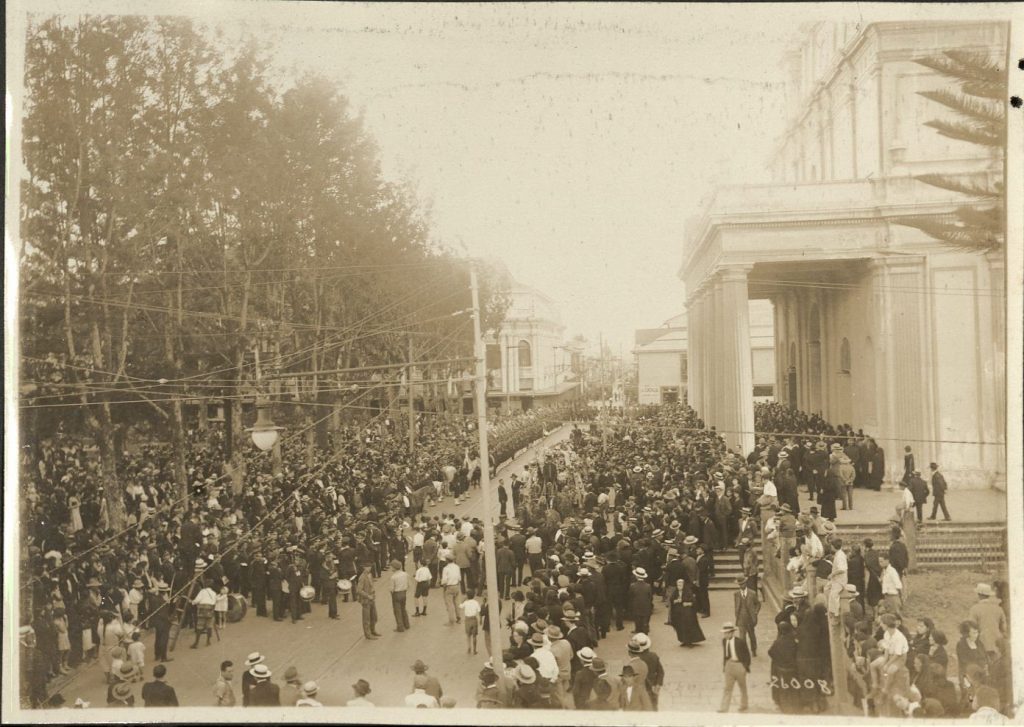 Image from photograph album depicting the funeral of Costa Rican president Bernardo Soto Alfaro. Call number MS K35, Kenneth Spencer Research Library, University of Kansas Libraries