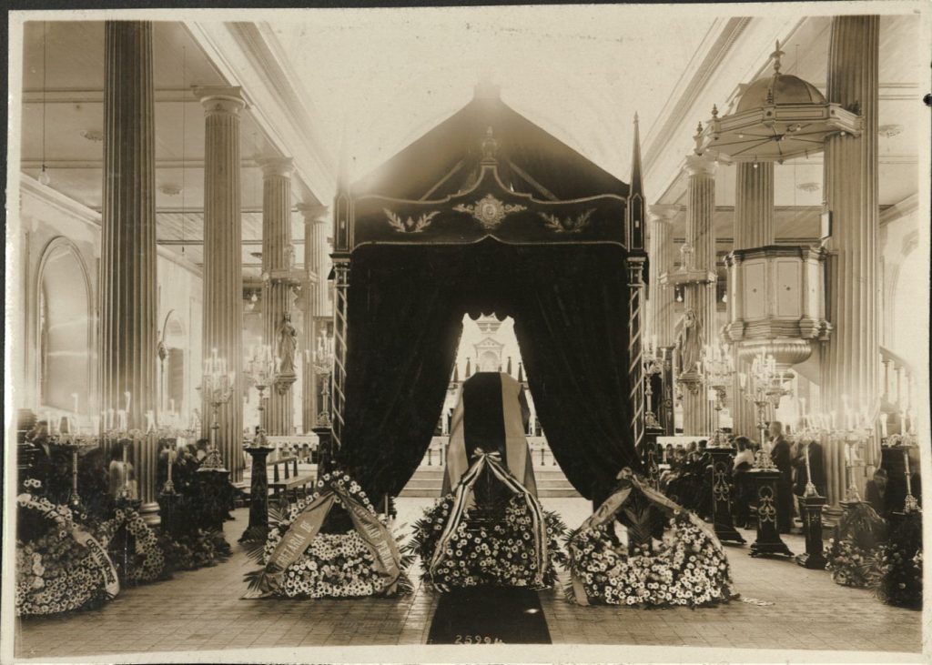 Image from photograph album depicting the funeral of Costa Rican president Bernardo Soto Alfaro. Call number MS K35, Kenneth Spencer Research Library, University of Kansas Libraries