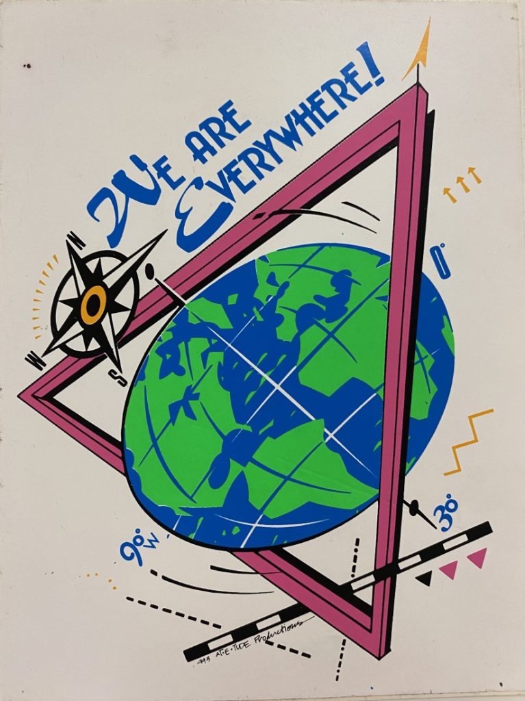 Blue text with a globe, a compass, and a pink triangle on a white background.