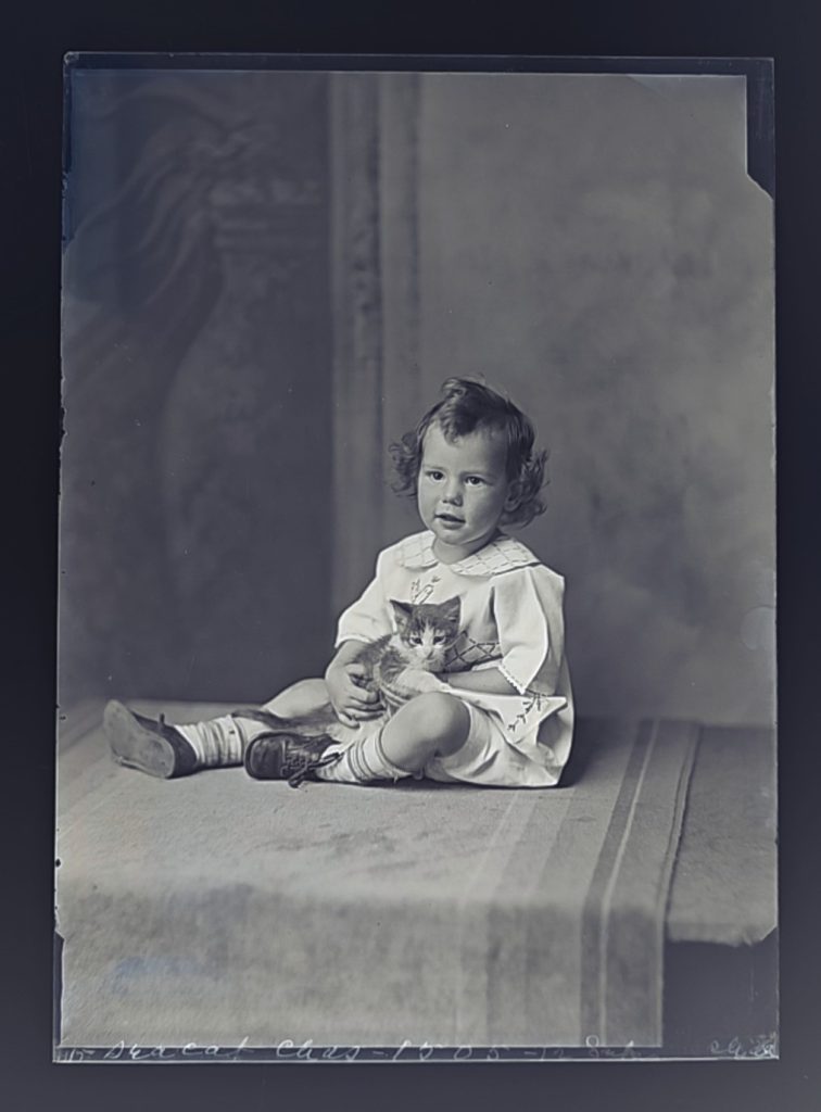 Photographic image of a child, Hannah Scott Studio Collection, Kansas Collection, University of Kansas Libraries