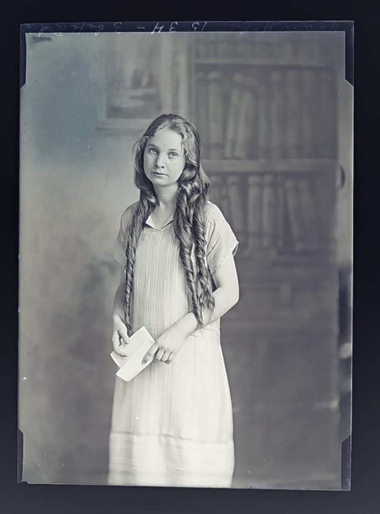 Photographic image of a young woman, Hannah Scott Studio Collection, Kansas Collection, University of Kansas Libraries